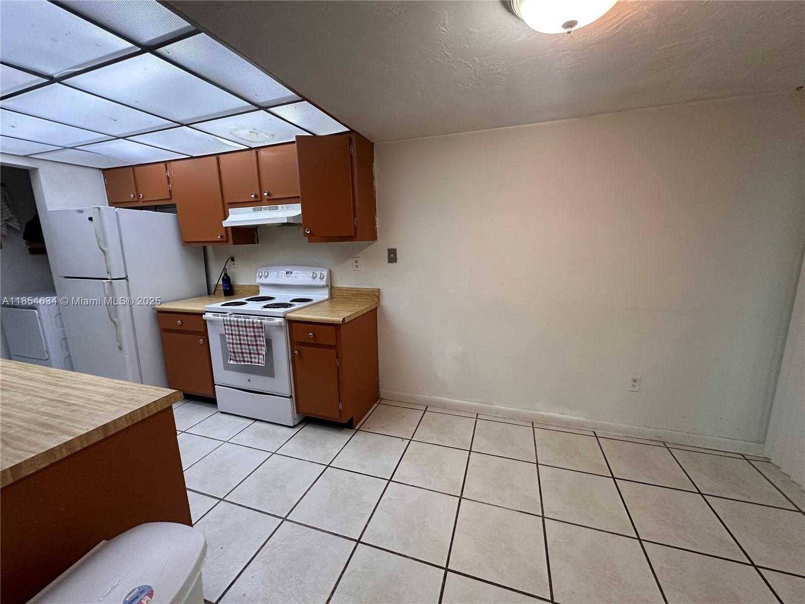 Small Image of 11604 SOUTH WEST 124TH CT #1, Miami Number 5