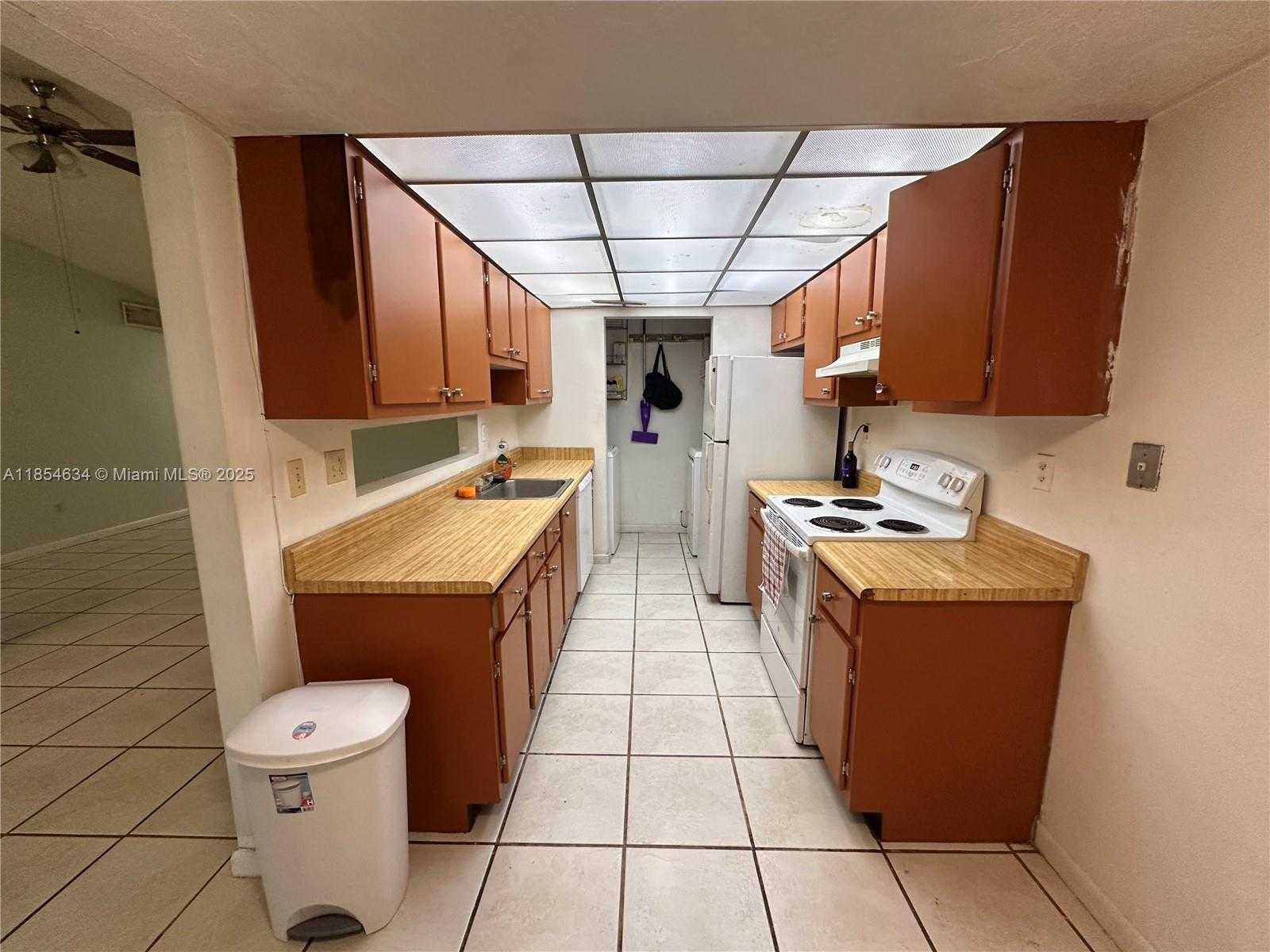 Small Image of 11604 SOUTH WEST 124TH CT #1, Miami Number 6