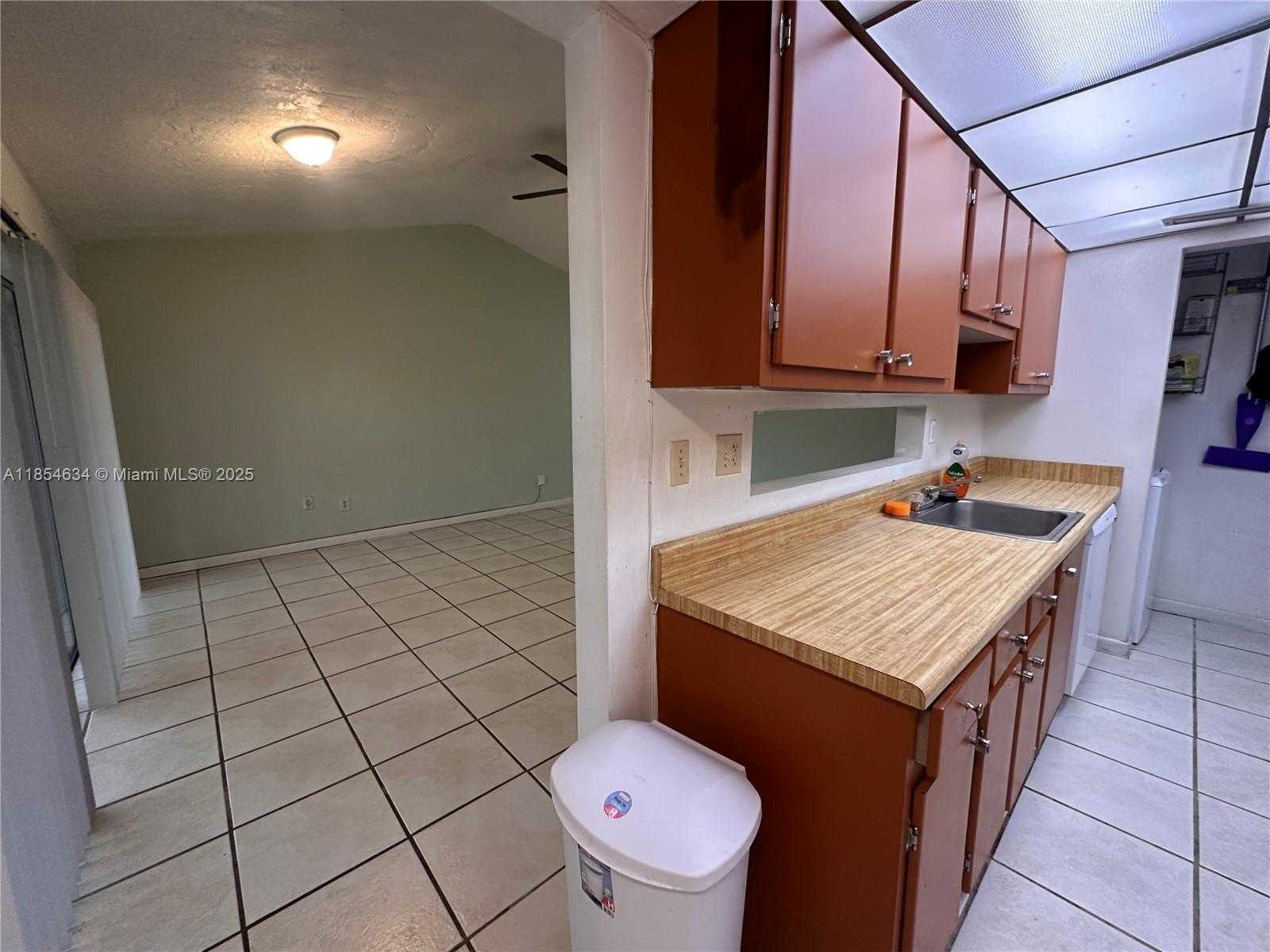 Small Image of 11604 SOUTH WEST 124TH CT #1, Miami Number 7
