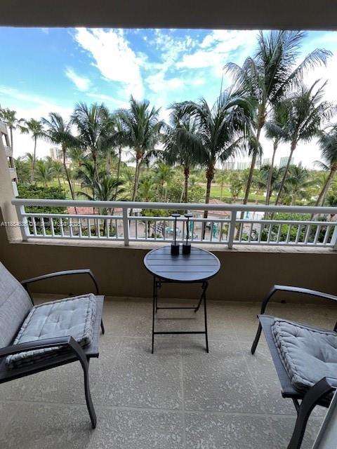 Small Image of 19501 W COUNTRY CLUB DR #302, Aventura Number 13
