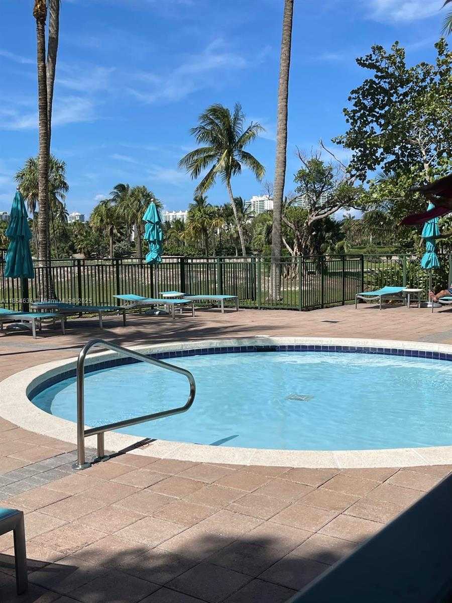 Small Image of 19501 W COUNTRY CLUB DR #302, Aventura Number 16