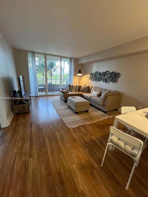 Small Image of 19501 W COUNTRY CLUB DR #302, Aventura Number 2