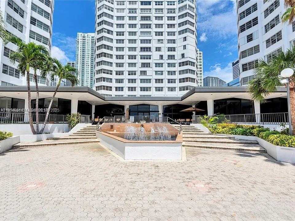 Small Image of 905 BRICKELL BAY DR #1522, Miami Number 2