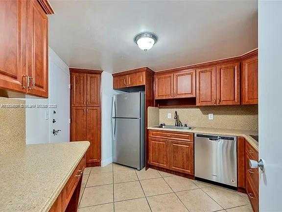 Small Image of 905 BRICKELL BAY DR #1522, Miami Number 3