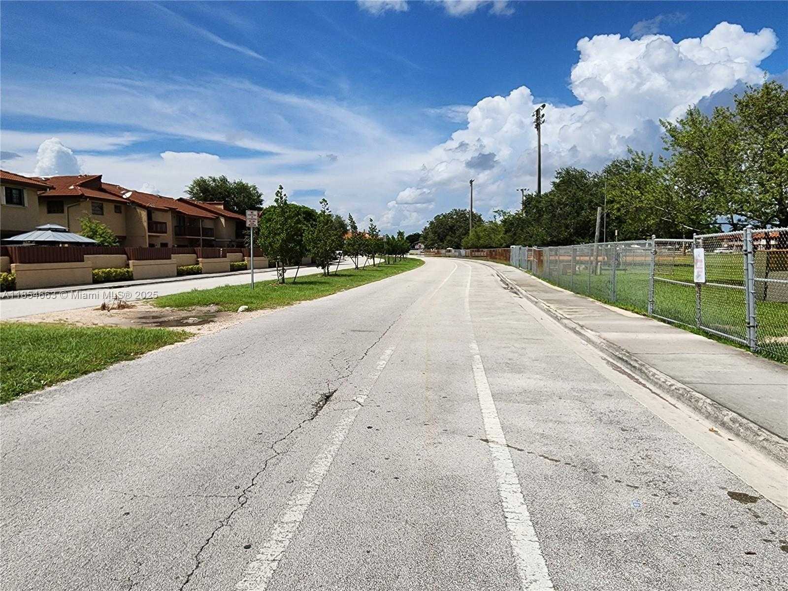 Small Image of 13334 SOUTH WEST 60TH TER, Miami Number 17