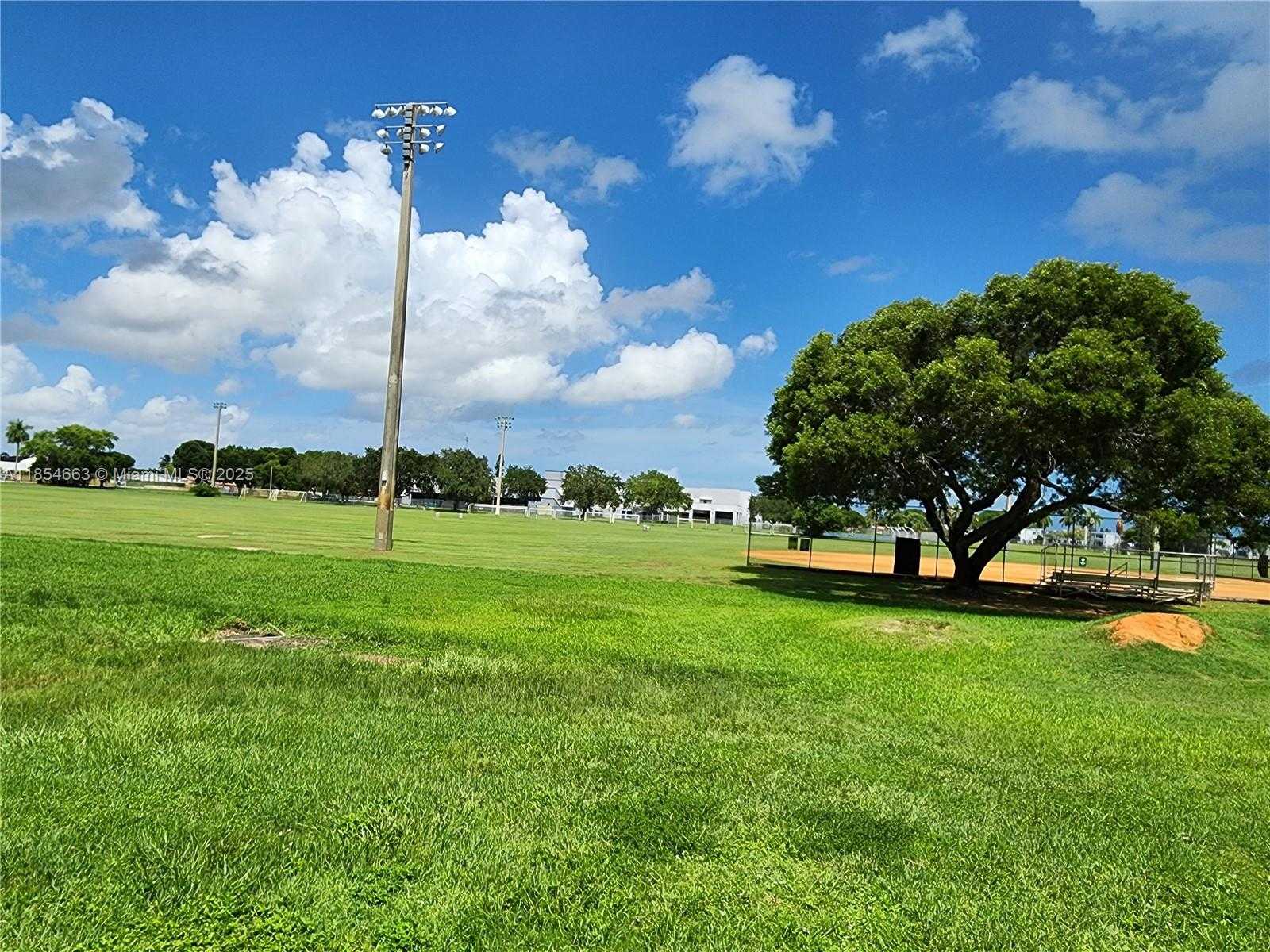 Small Image of 13334 SOUTH WEST 60TH TER, Miami Number 18