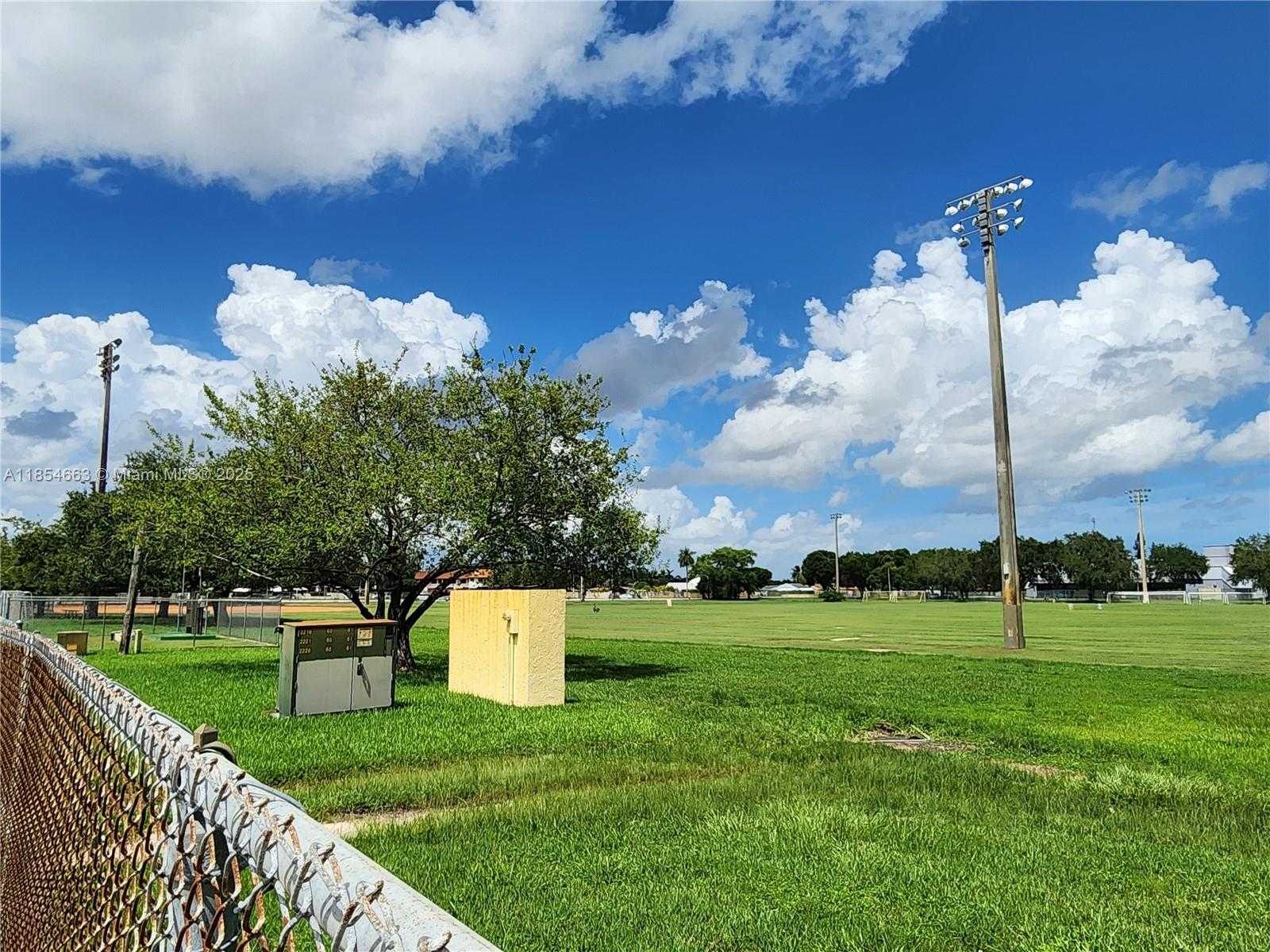 Small Image of 13334 SOUTH WEST 60TH TER, Miami Number 20