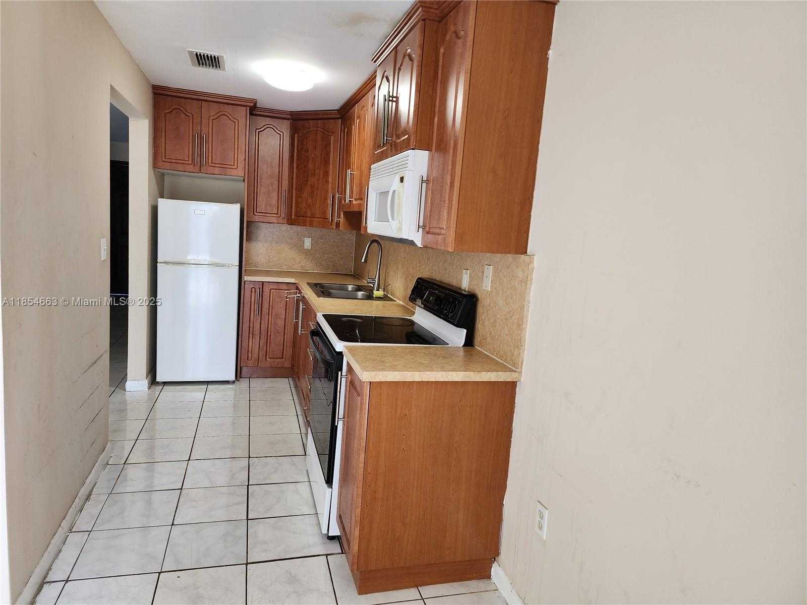 Small Image of 13334 SOUTH WEST 60TH TER, Miami Number 3