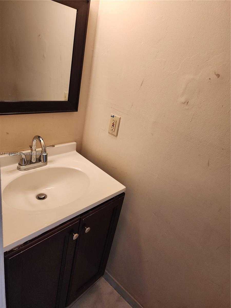 Small Image of 13334 SOUTH WEST 60TH TER, Miami Number 7