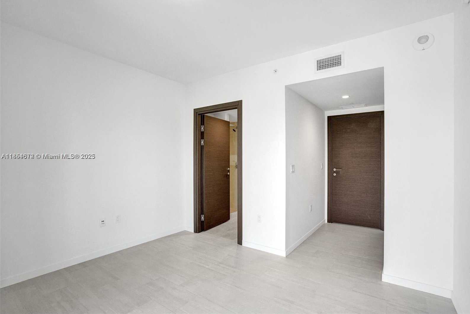 Small Image of 1000 BRICKELL PLZ #4710, Miami Number 11