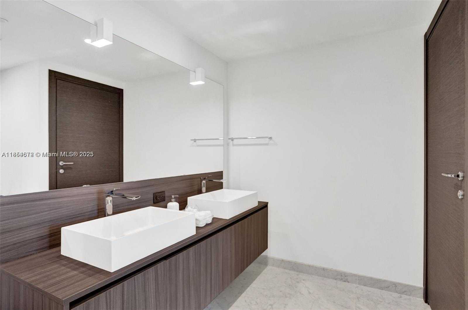 Small Image of 1000 BRICKELL PLZ #4710, Miami Number 13