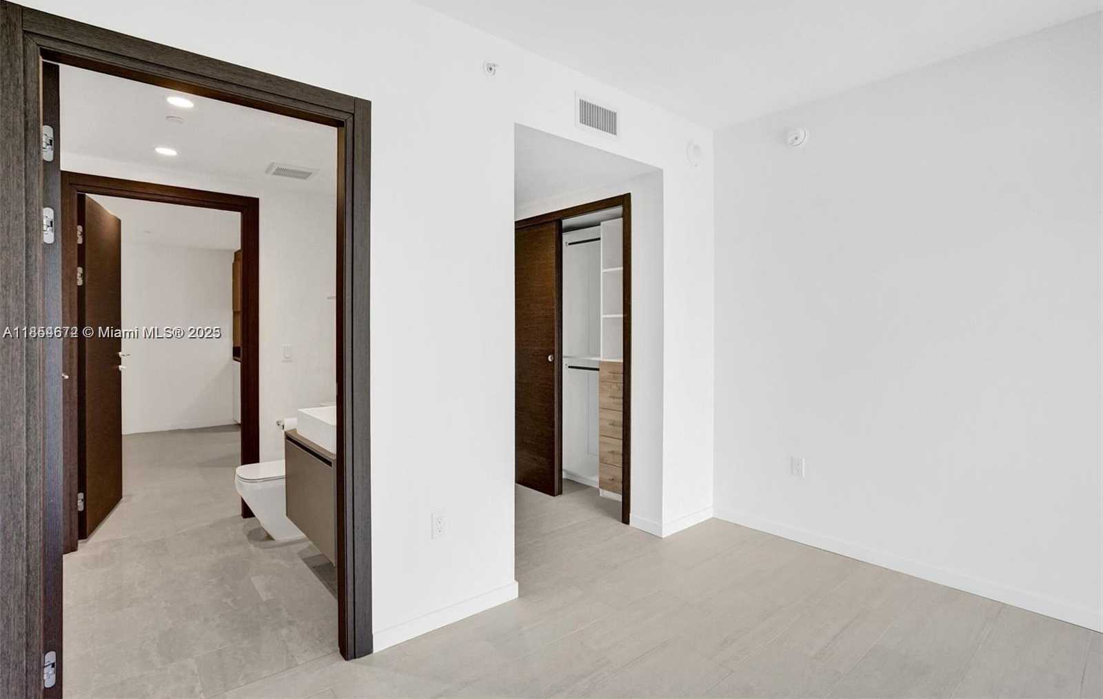 Small Image of 1000 BRICKELL PLZ #4710, Miami Number 14
