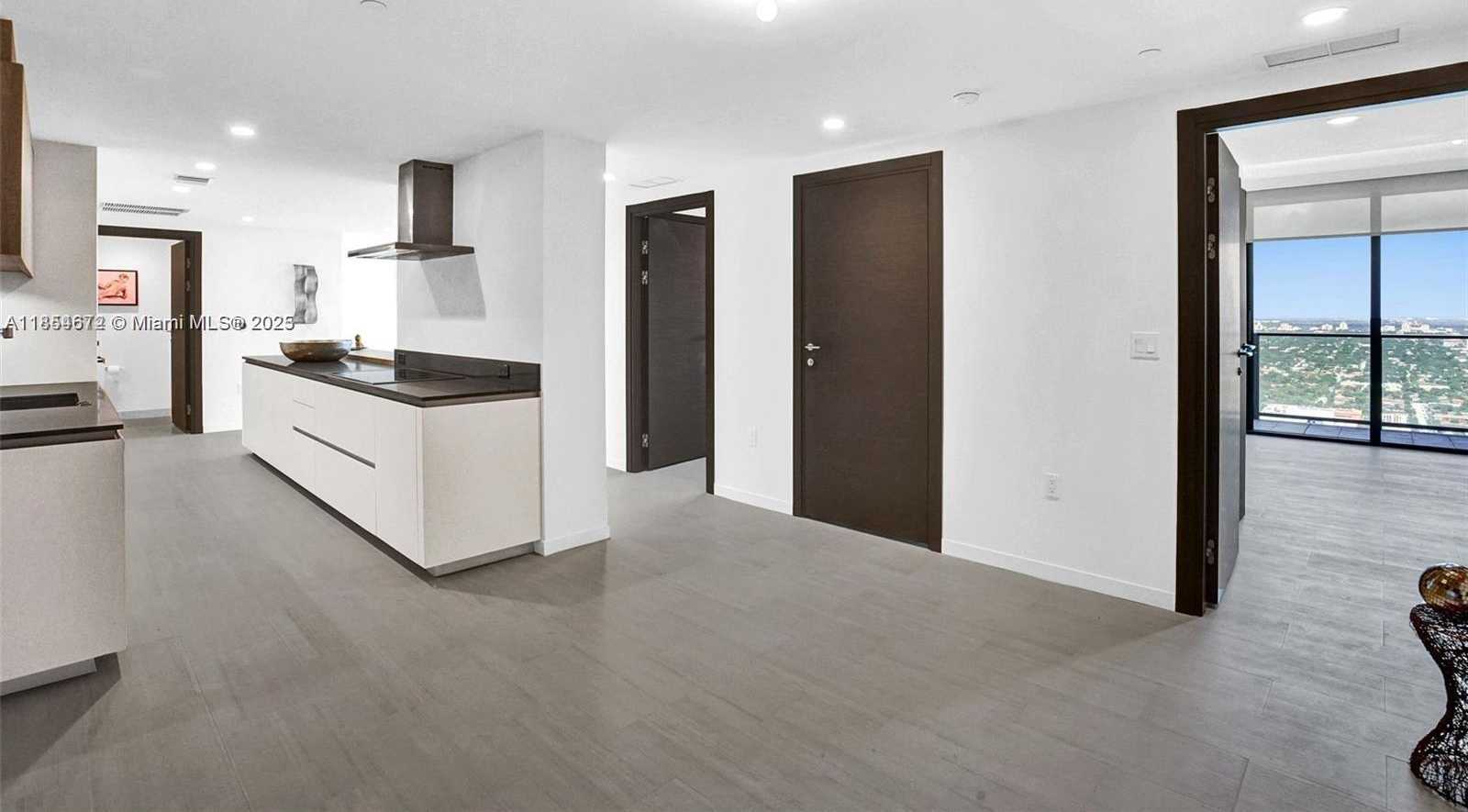 Small Image of 1000 BRICKELL PLZ #4710, Miami Number 4