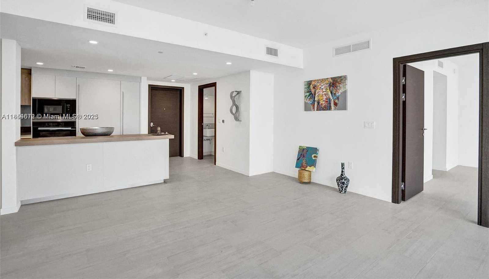 Small Image of 1000 BRICKELL PLZ #4710, Miami Number 6