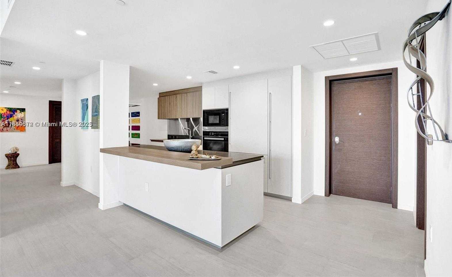Small Image of 1000 BRICKELL PLZ #4710, Miami Number 7