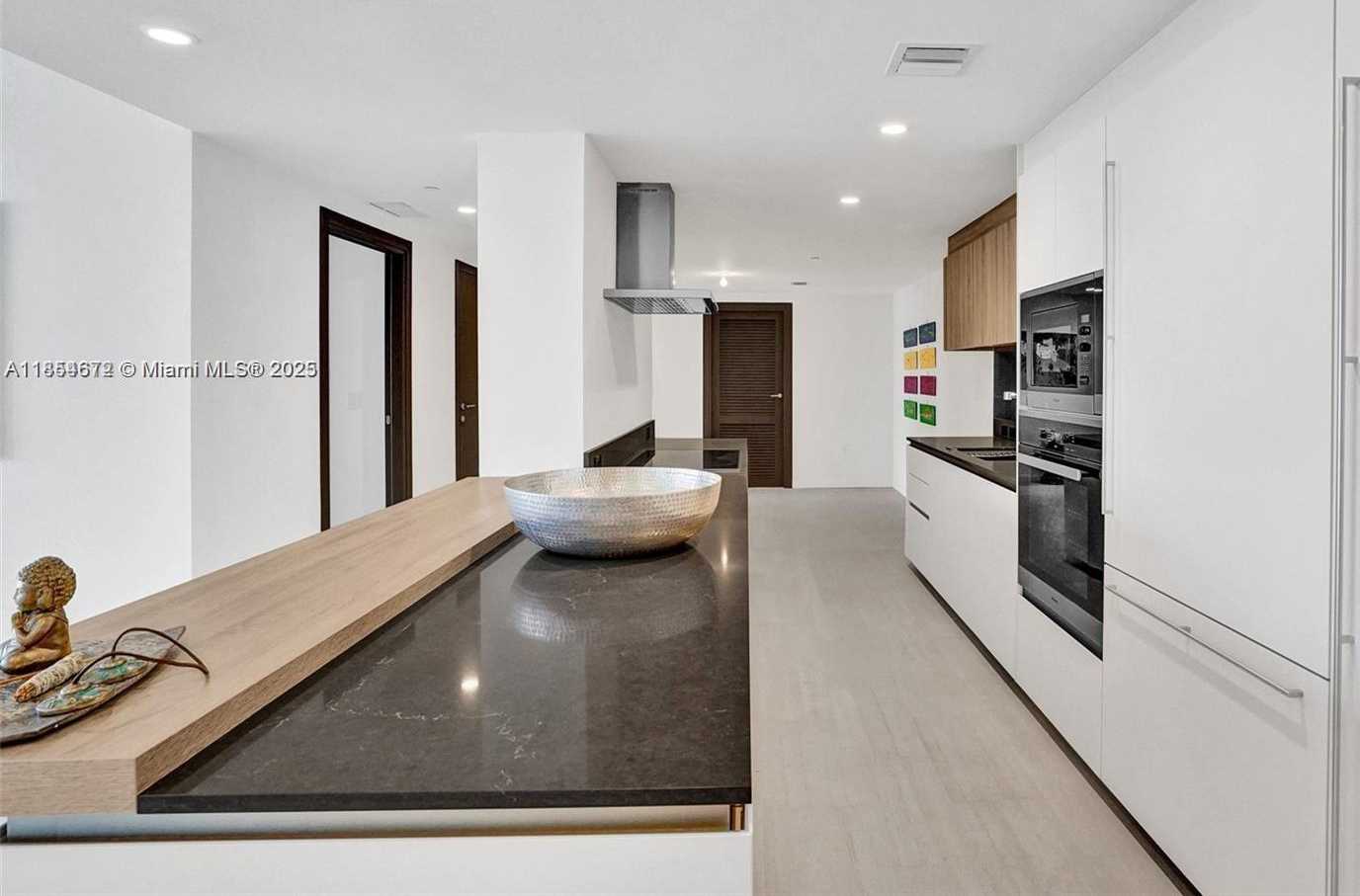 Small Image of 1000 BRICKELL PLZ #4710, Miami Number 8