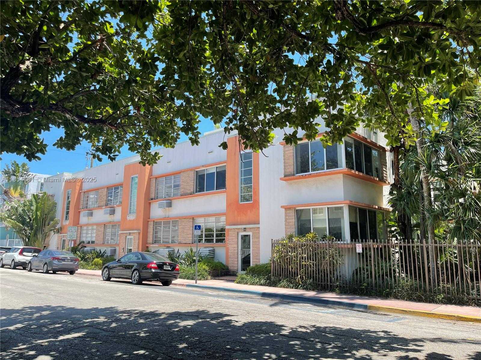 Small Image of 730 12TH ST #10, Miami Beach Number 2