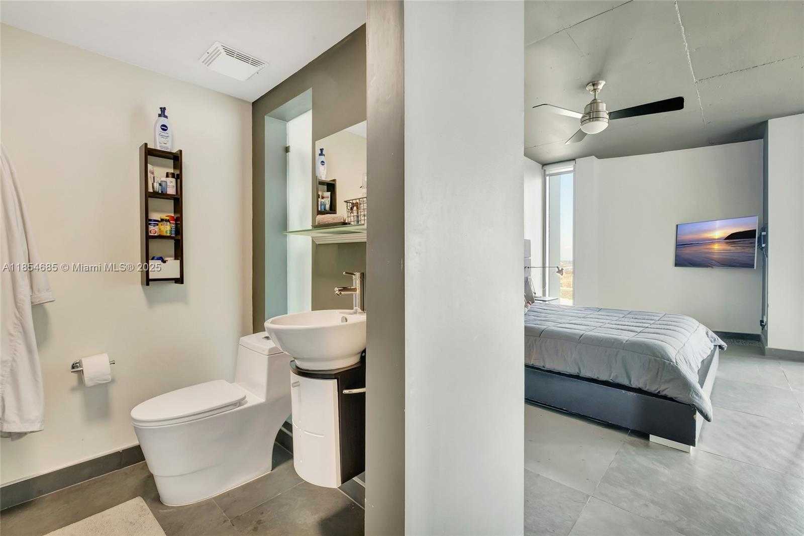 Small Image of 690 SOUTH WEST 1ST CT #1901, Miami Number 20