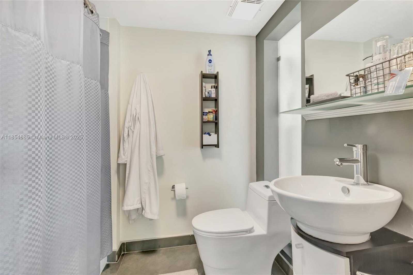 Small Image of 690 SOUTH WEST 1ST CT #1901, Miami Number 21