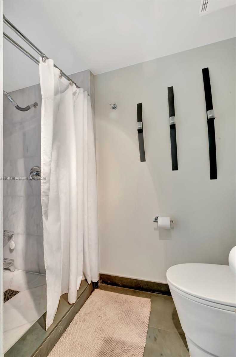 Small Image of 690 SOUTH WEST 1ST CT #1901, Miami Number 23