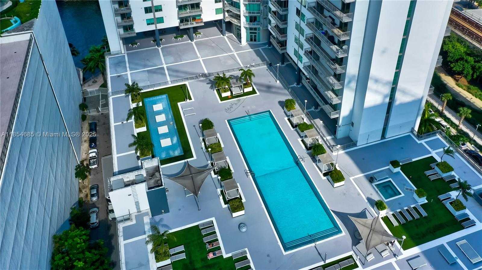 Small Image of 690 SOUTH WEST 1ST CT #1901, Miami Number 26
