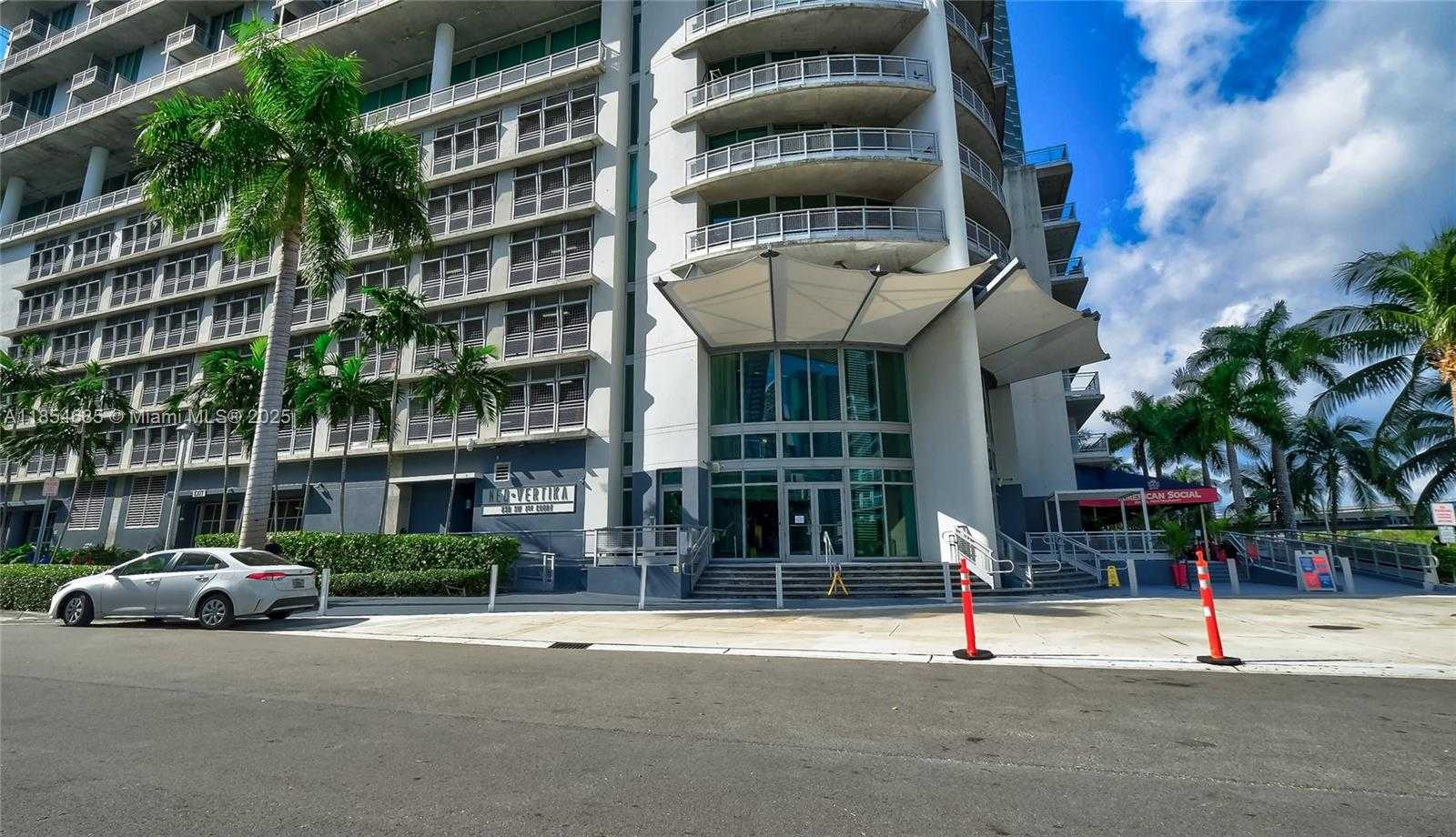Small Image of 690 SOUTH WEST 1ST CT #1901, Miami Number 28