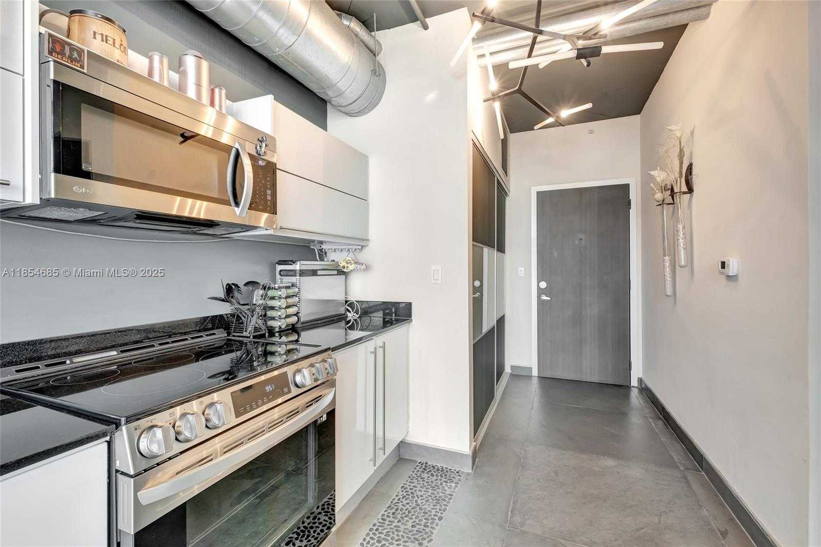 Small Image of 690 SOUTH WEST 1ST CT #1901, Miami Number 3