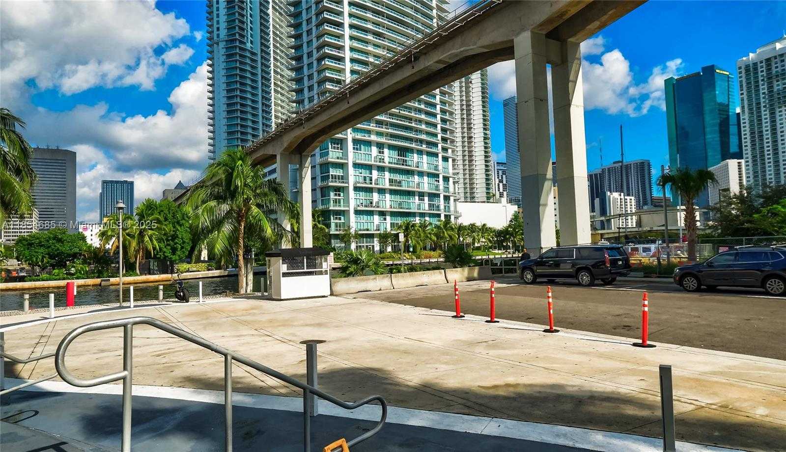 Small Image of 690 SOUTH WEST 1ST CT #1901, Miami Number 31