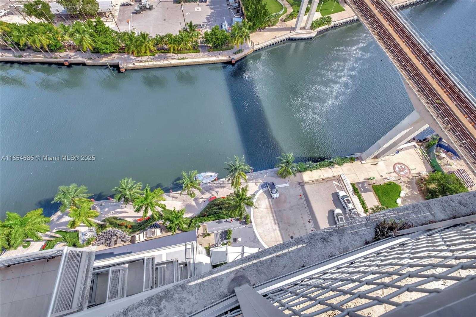 Small Image of 690 SOUTH WEST 1ST CT #1901, Miami Number 51