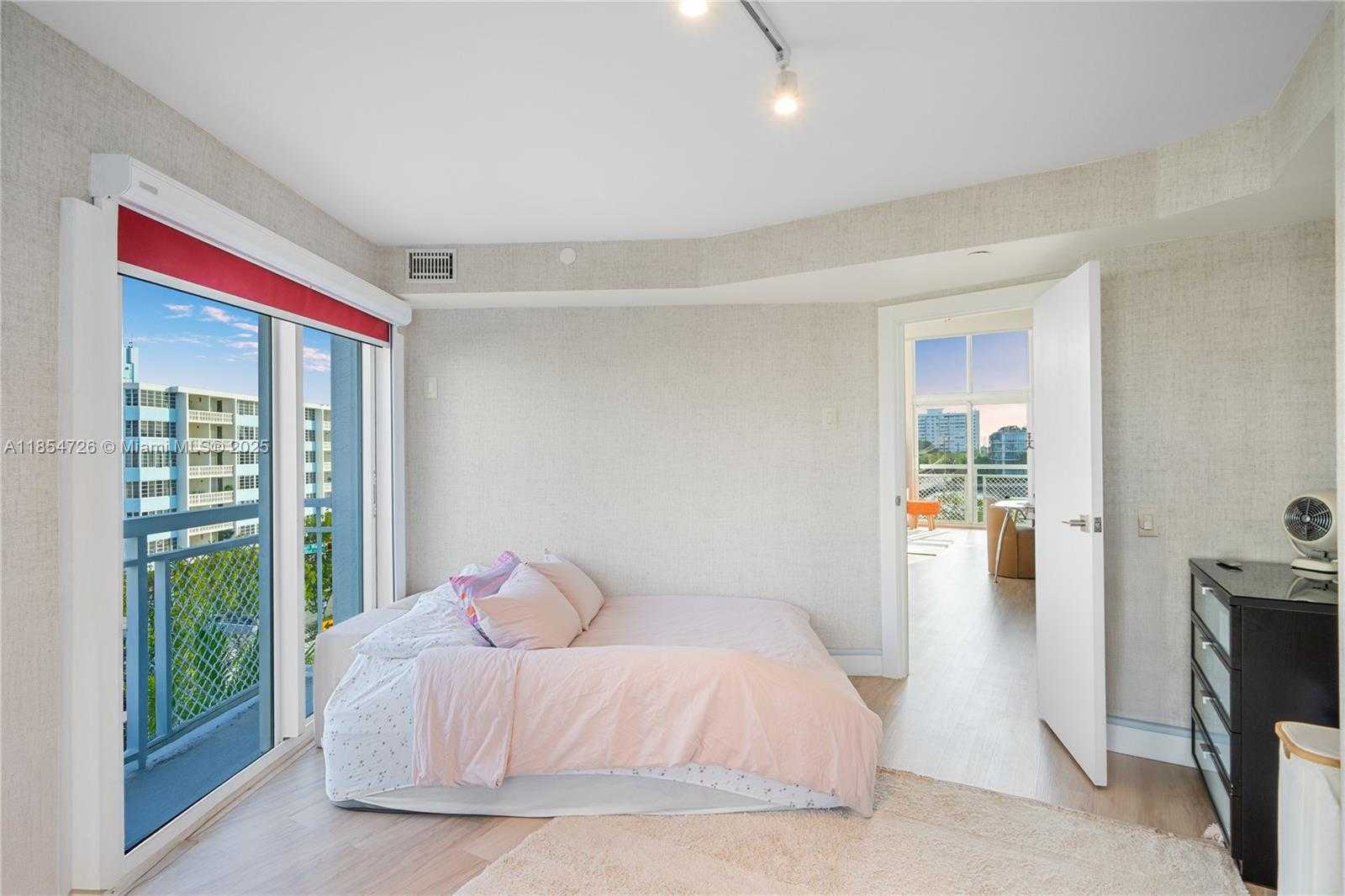 Small Image of 1701 SUNSET HARBOUR DR #L501, Miami Beach Number 24