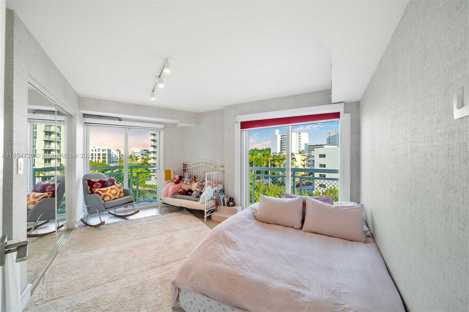 Small Image of 1701 SUNSET HARBOUR DR #L501, Miami Beach Number 9