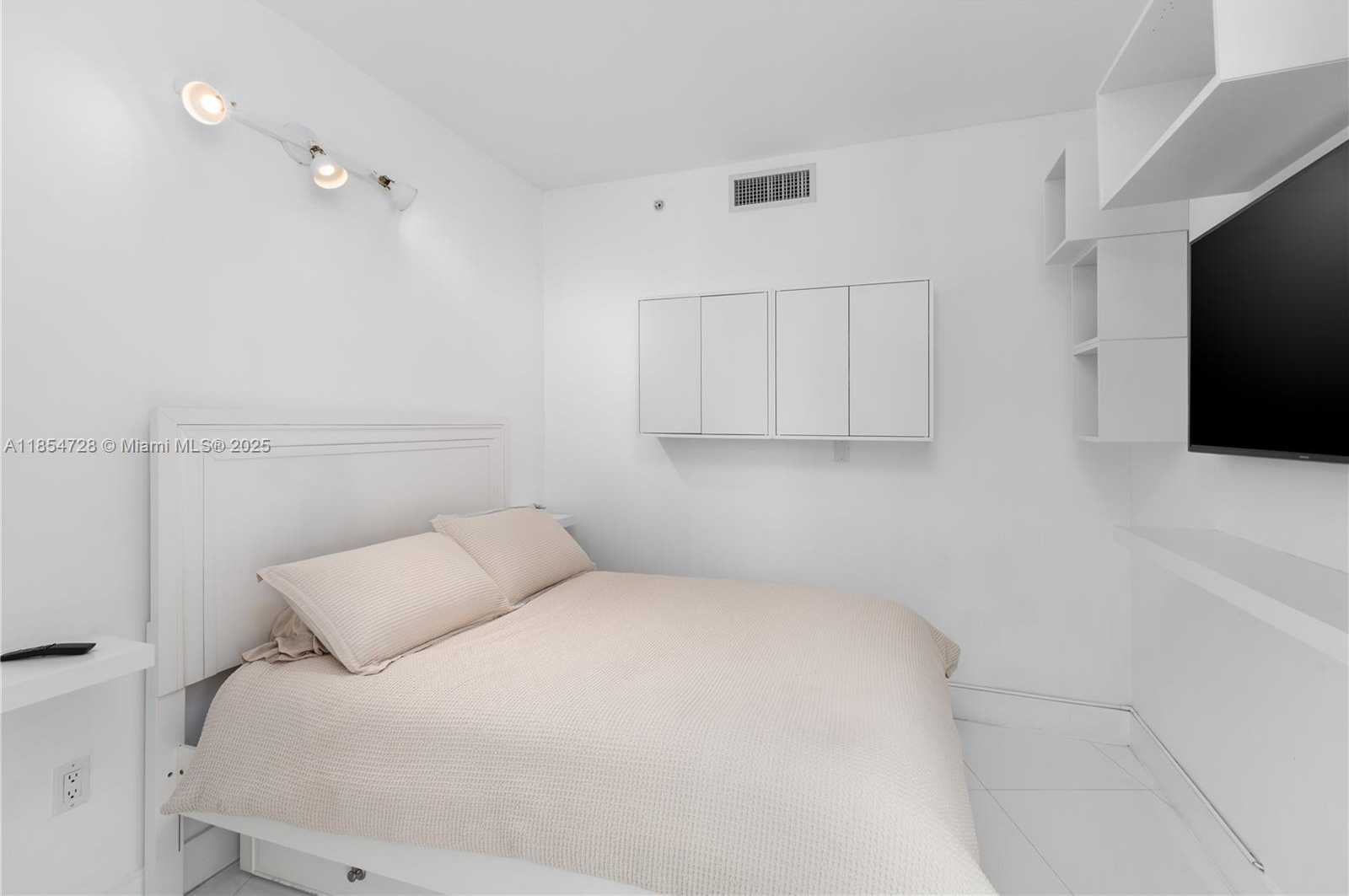 Small Image of 92 SOUTH WEST 3RD ST #4206, Miami Number 19