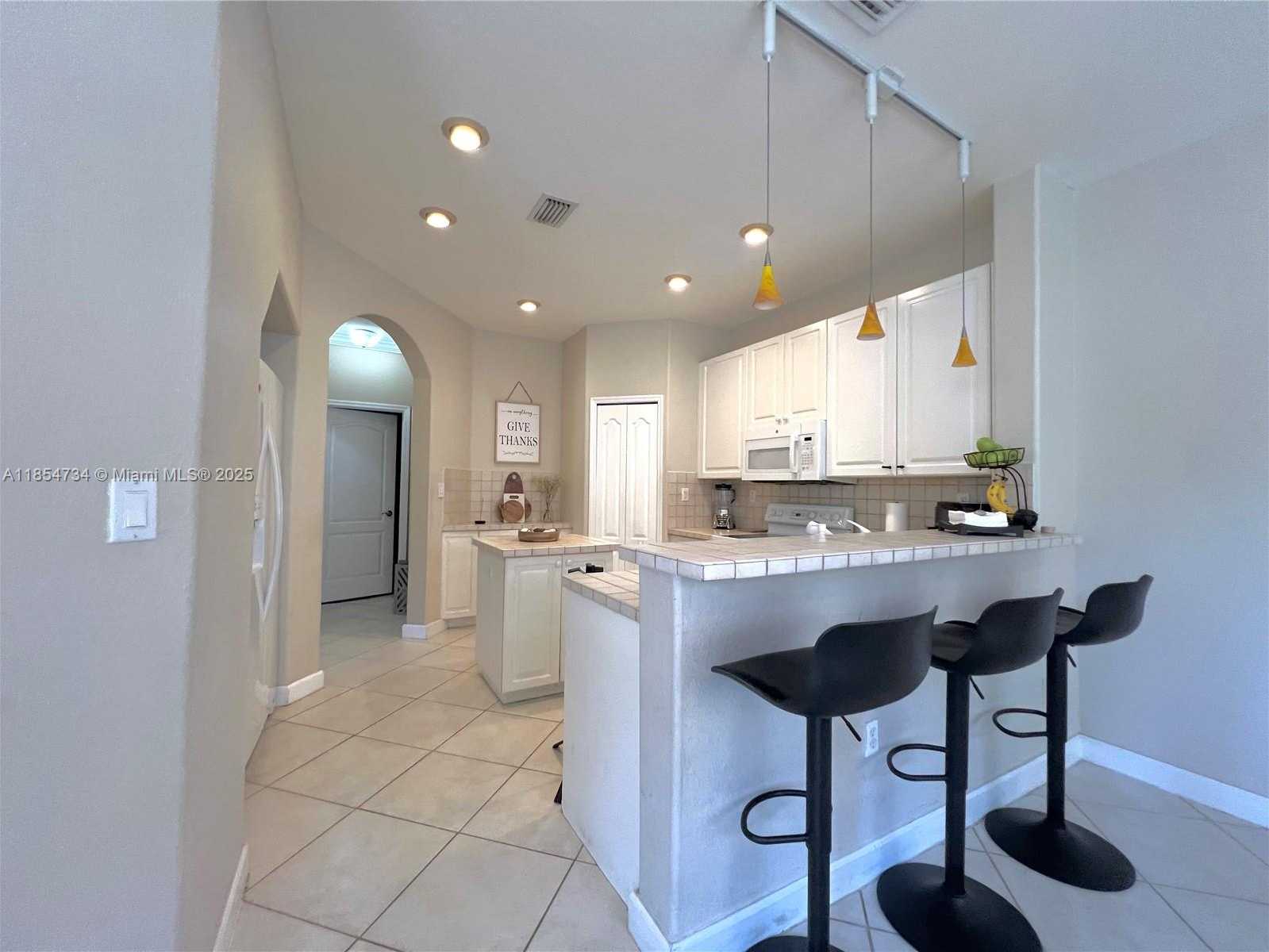 Small Image of 5486 NORTH WEST 112TH PATH #5486, Doral Number 16
