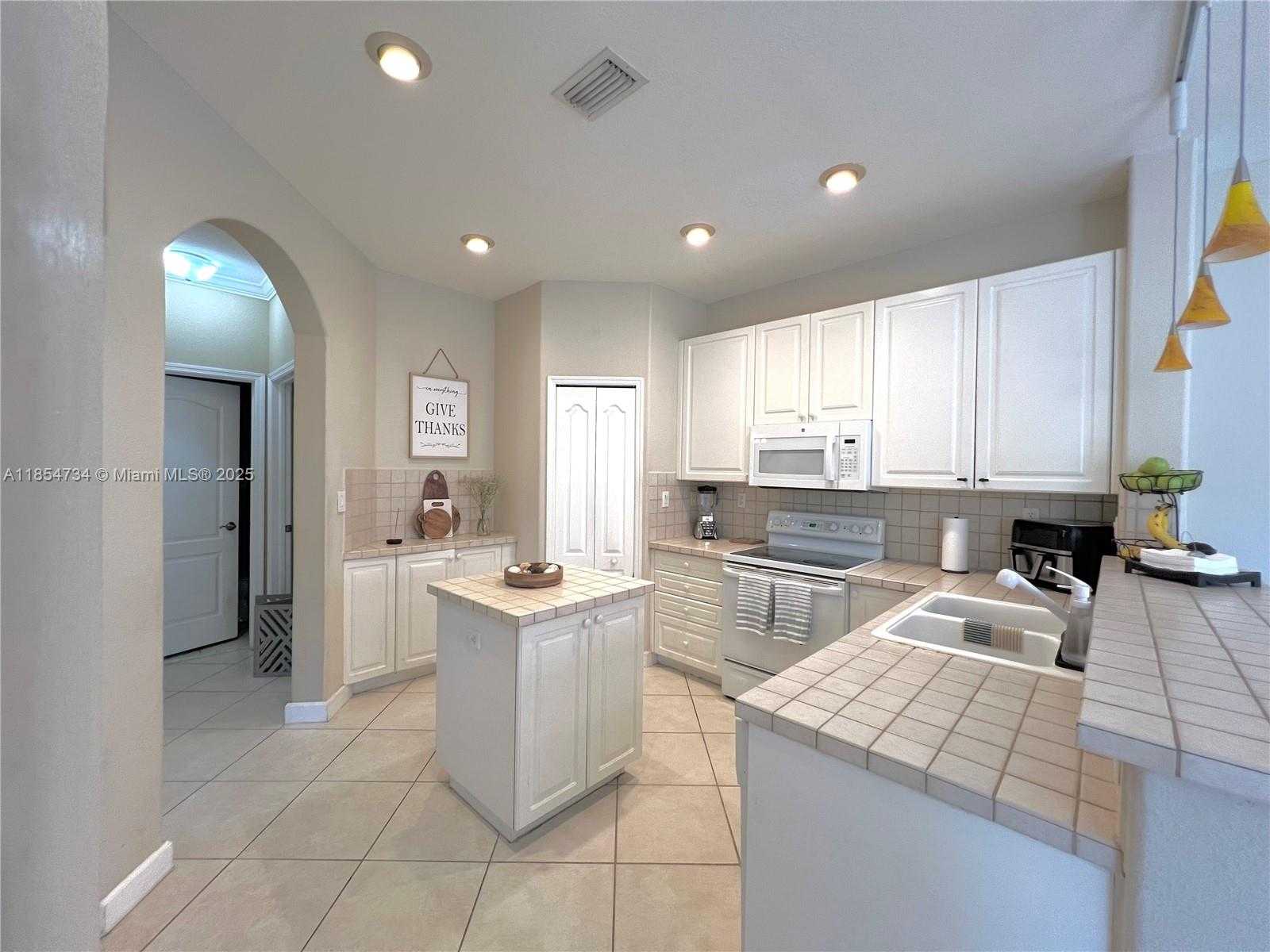 Small Image of 5486 NORTH WEST 112TH PATH #5486, Doral Number 17