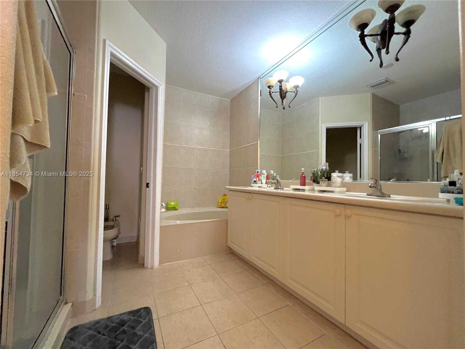 Small Image of 5486 NORTH WEST 112TH PATH #5486, Doral Number 32