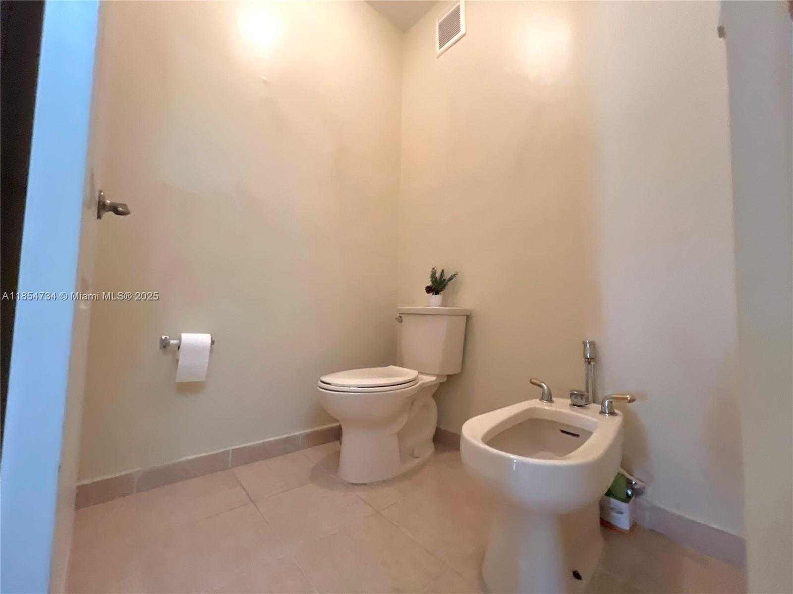 Small Image of 5486 NORTH WEST 112TH PATH #5486, Doral Number 34
