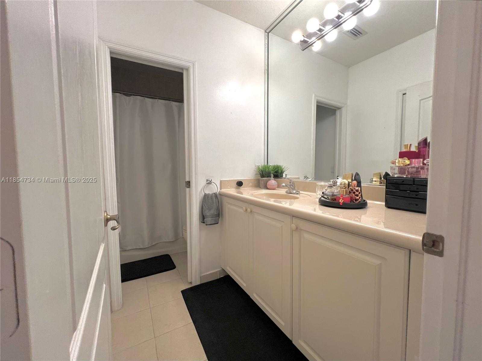 Small Image of 5486 NORTH WEST 112TH PATH #5486, Doral Number 38