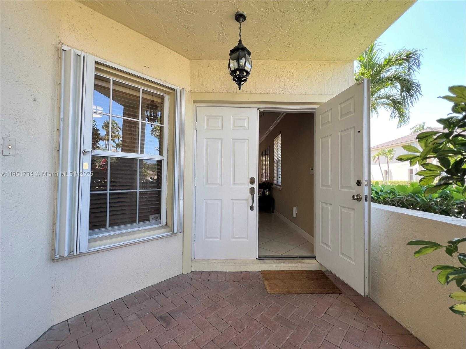 Small Image of 5486 NORTH WEST 112TH PATH #5486, Doral Number 4