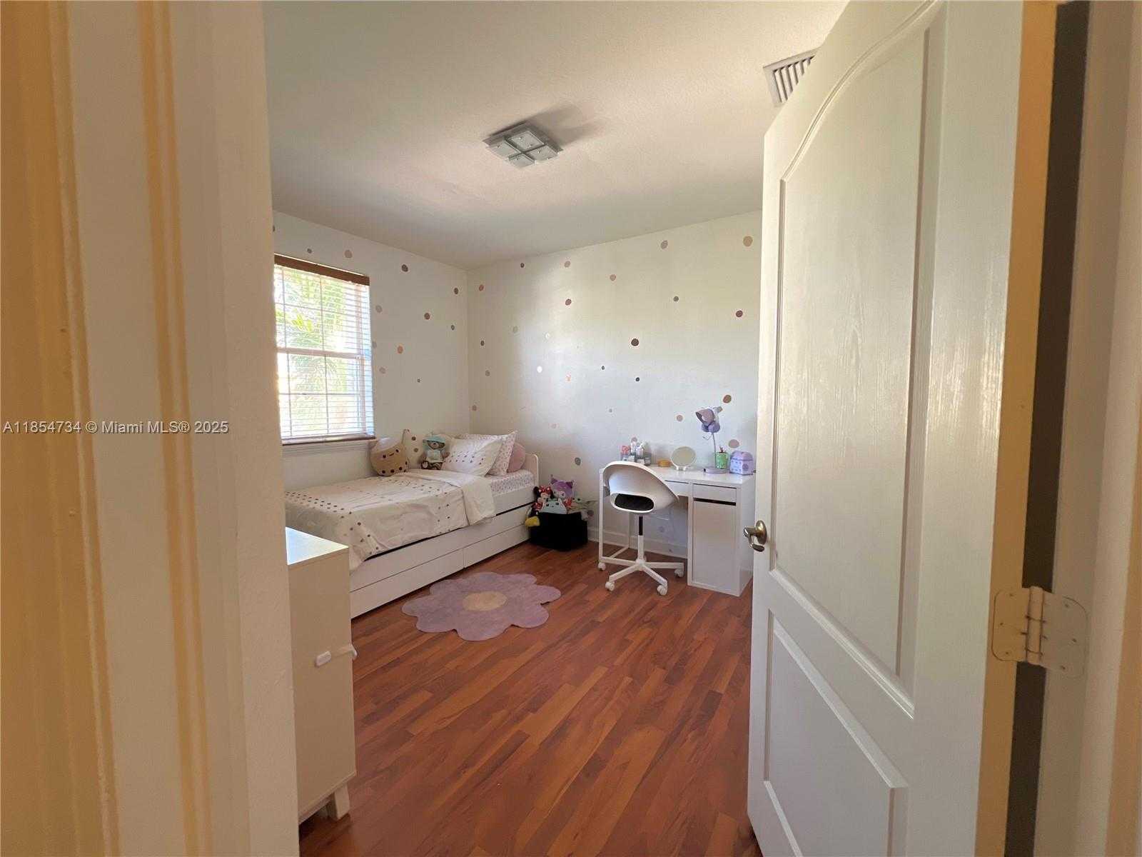 Small Image of 5486 NORTH WEST 112TH PATH #5486, Doral Number 40