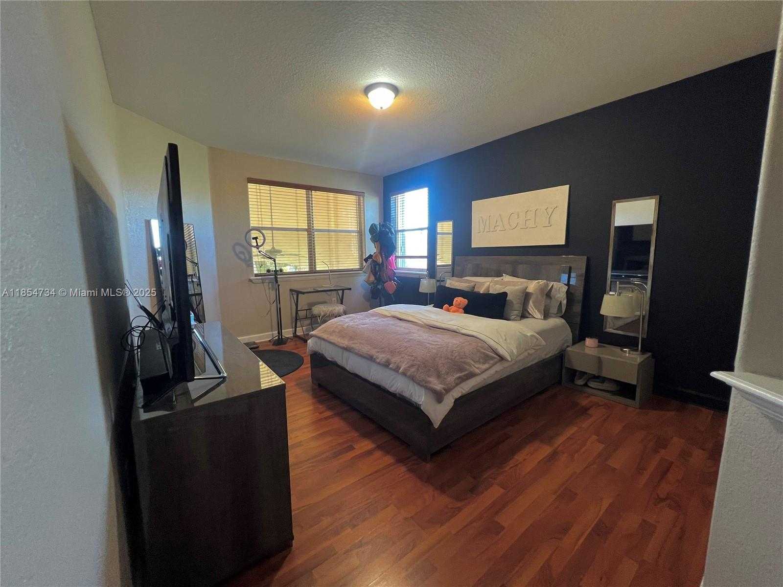 Small Image of 5486 NORTH WEST 112TH PATH #5486, Doral Number 43