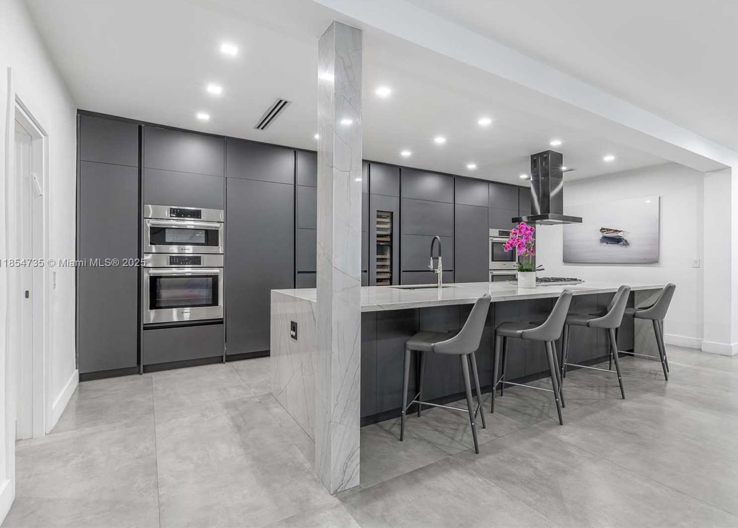 Small Image of 1331 97TH ST, Bay Harbor Islands Number 3
