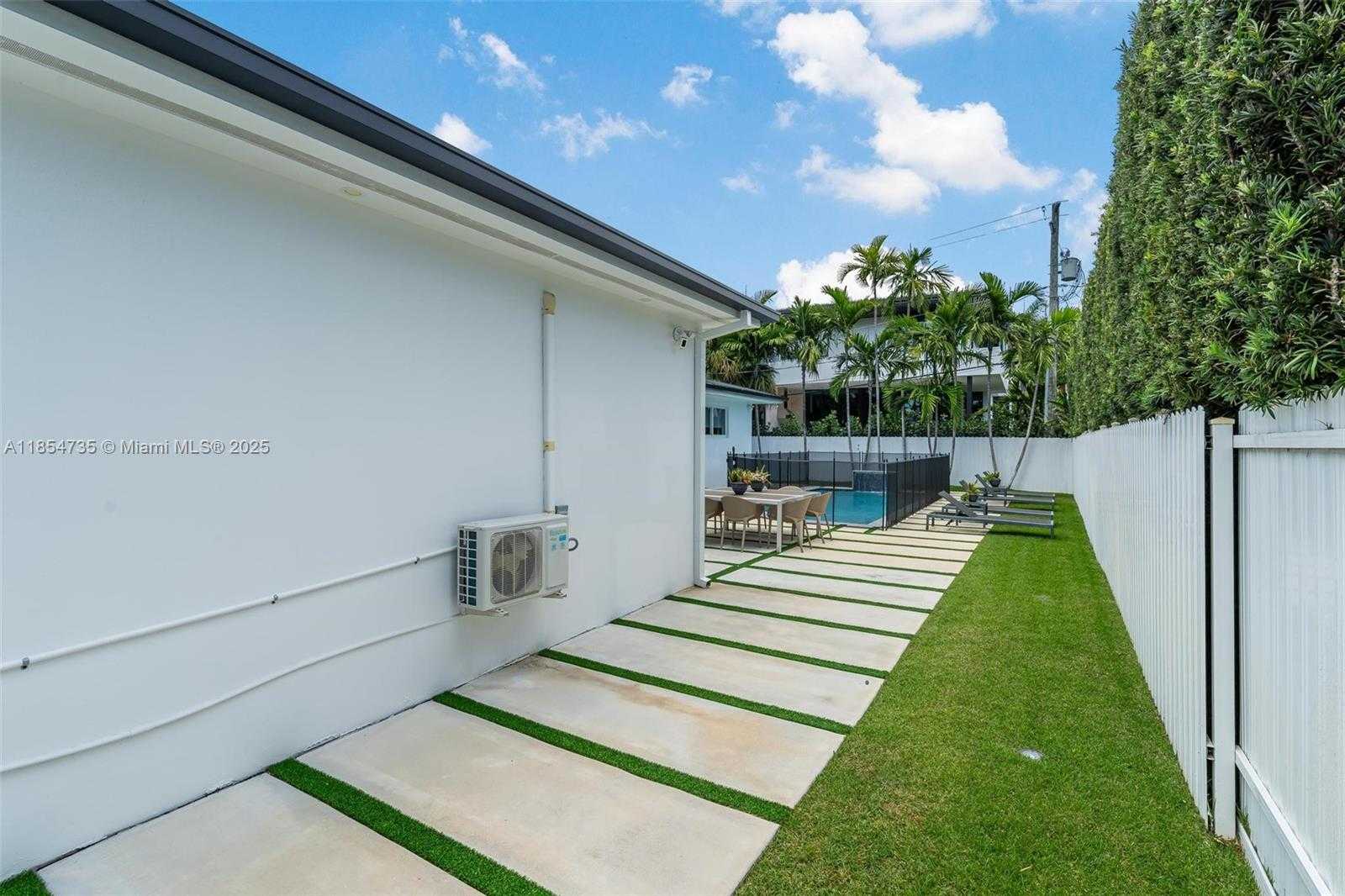 Small Image of 1331 97TH ST, Bay Harbor Islands Number 35