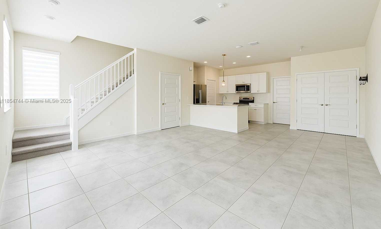 Small Image of 4702 NW 83rd Path, Doral, FL 33166, USA Number 2