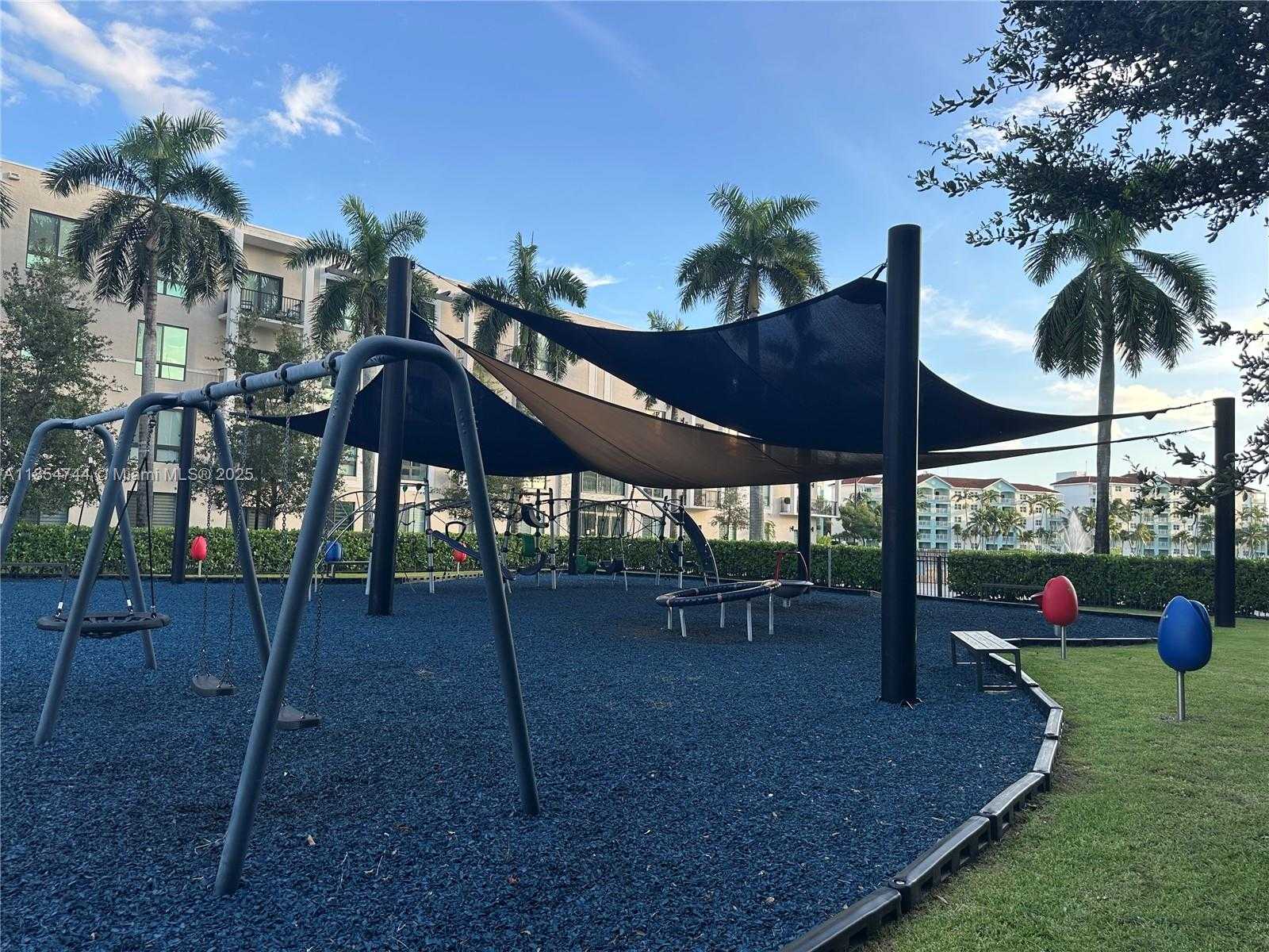 Small Image of 4702 NW 83rd Path, Doral, FL 33166, USA Number 26