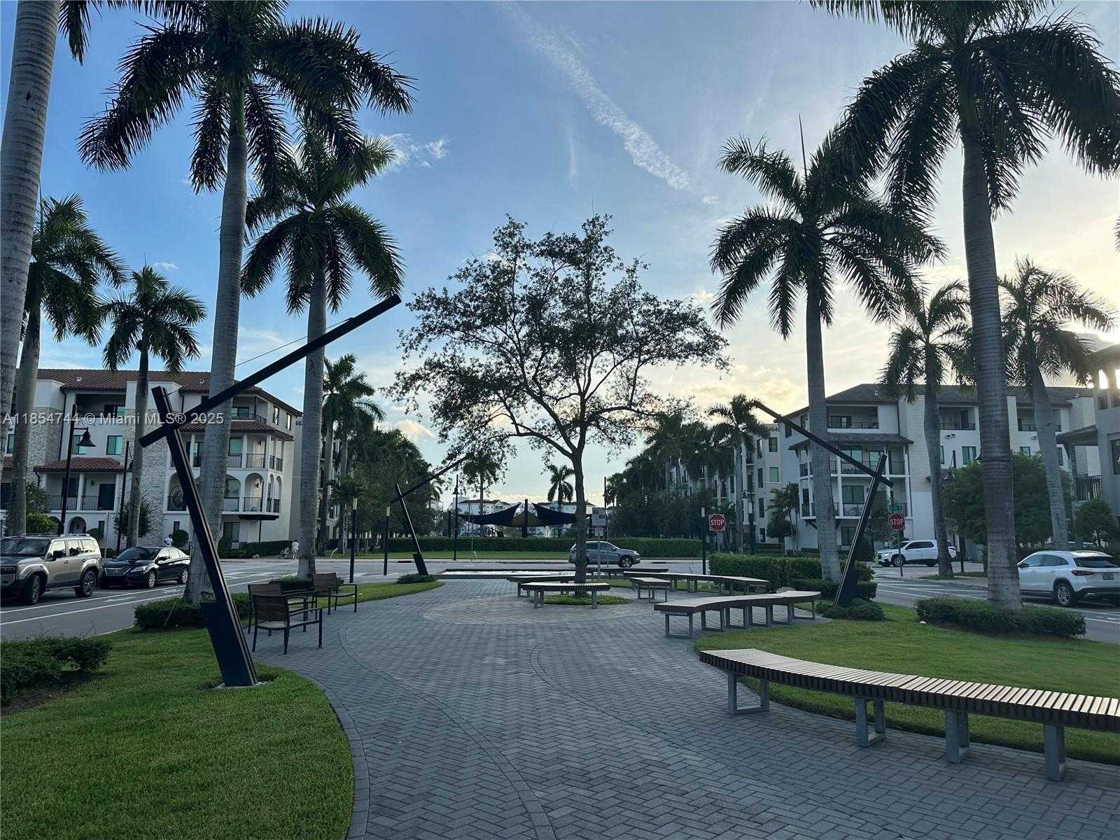 Small Image of 4702 NW 83rd Path, Doral, FL 33166, USA Number 27