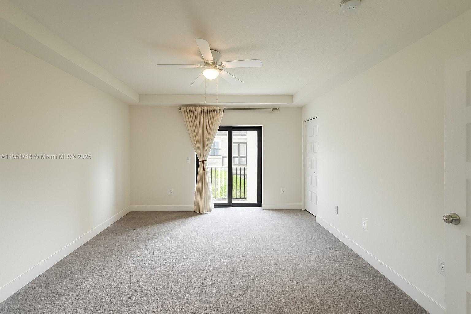 Small Image of 4702 NW 83rd Path, Doral, FL 33166, USA Number 6