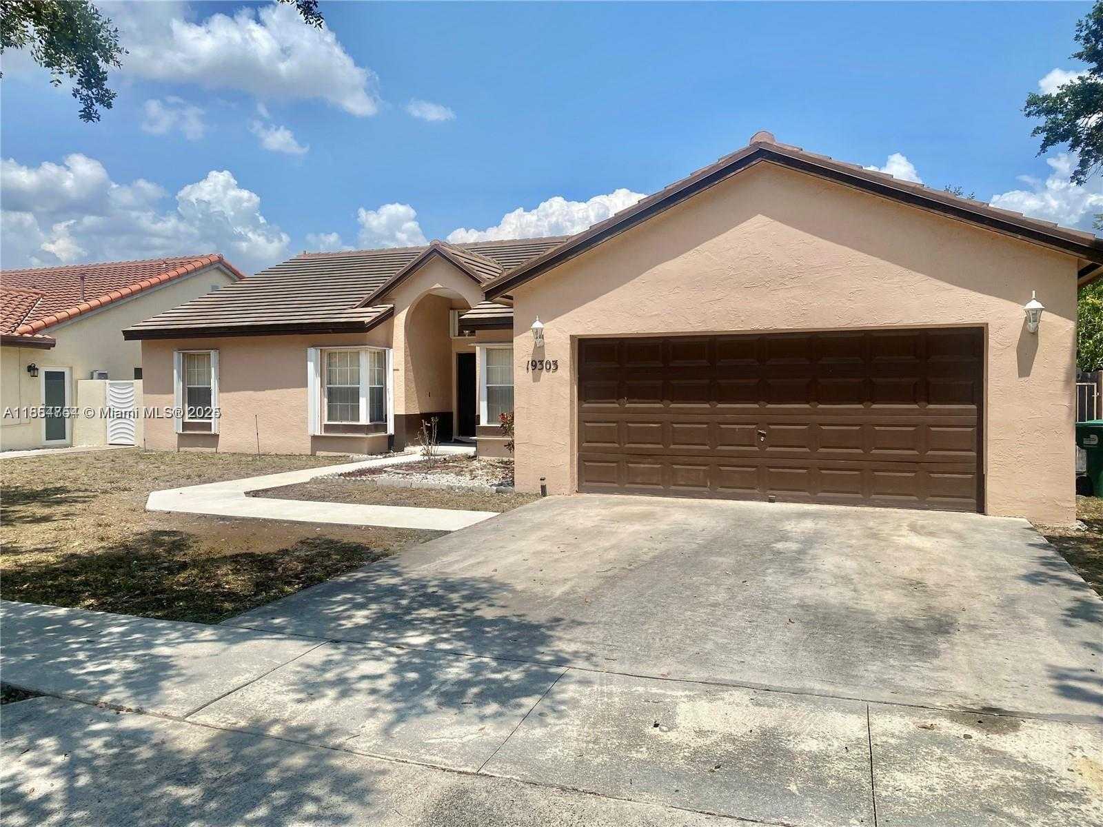 Small Image of 19303 NORTH WEST 87TH CT CIR #1, Hialeah Number 2