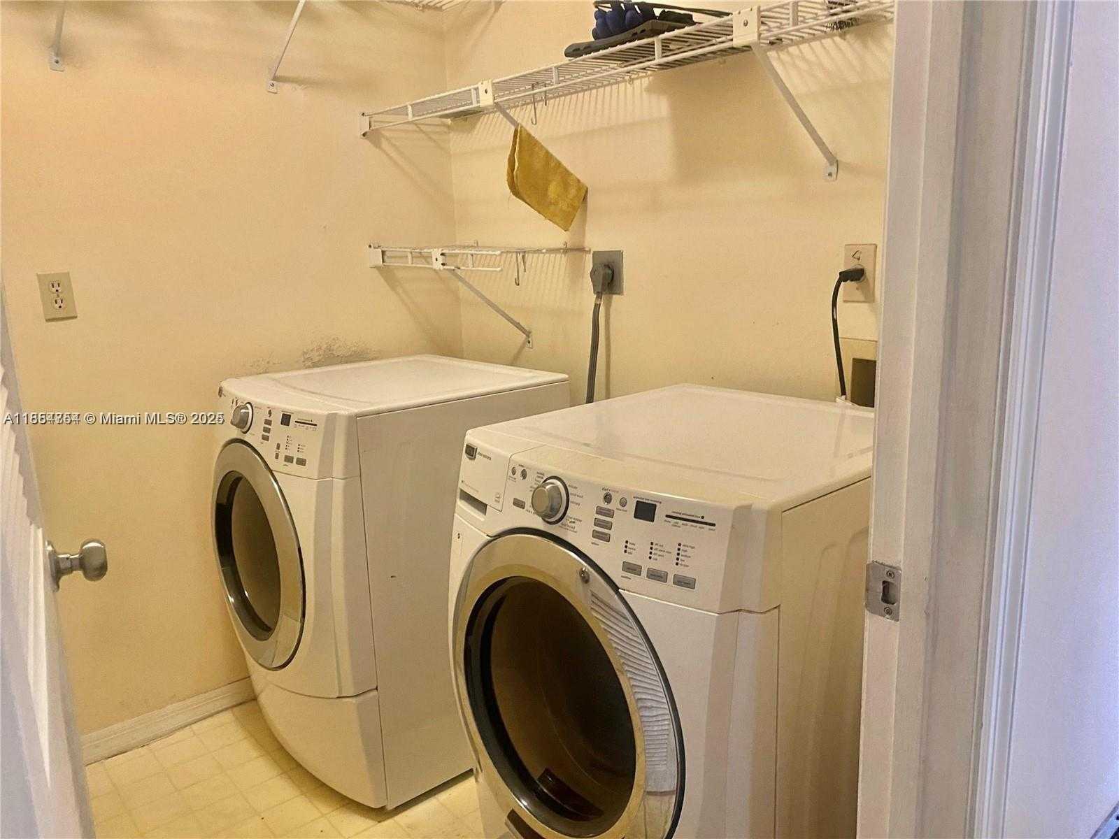 Small Image of 19303 NORTH WEST 87TH CT CIR #1, Hialeah Number 5