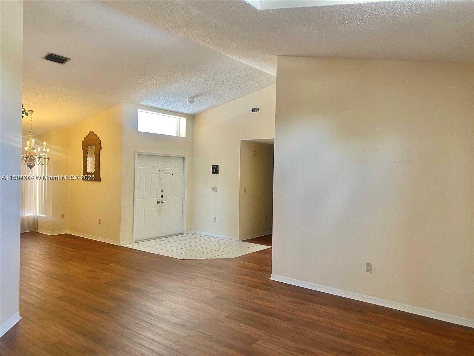 Small Image of 19303 NORTH WEST 87TH CT CIR #1, Hialeah Number 8