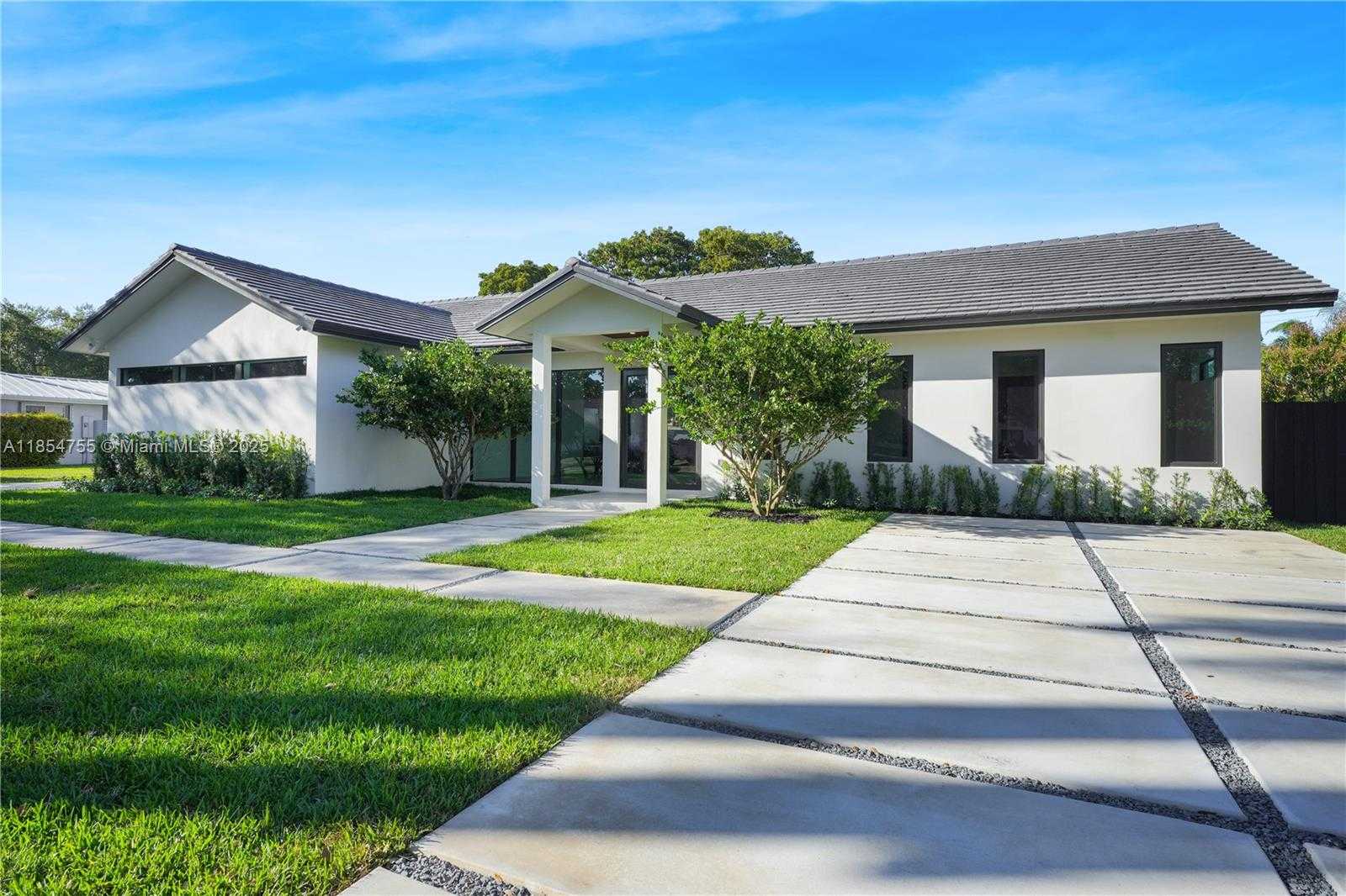 Small Image of 8765 SOUTH WEST 175TH ST, Palmetto Bay Number 2